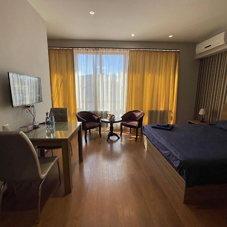 Apartment In Yerevan City Center Republic Square Self Check-In Ngoại thất bức ảnh