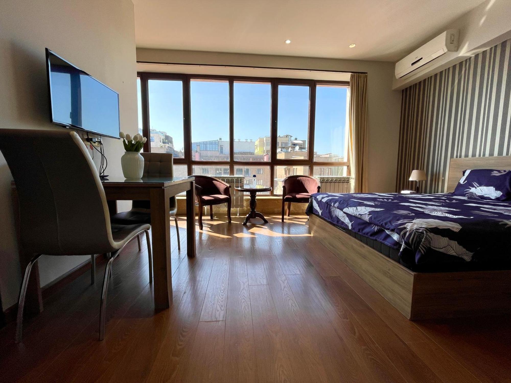 Apartment In Yerevan City Center Republic Square Self Check-In Ngoại thất bức ảnh